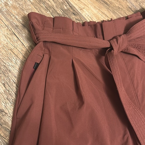Athleta Skyline Short II size 6 cognac brown - Picture 3 of 6